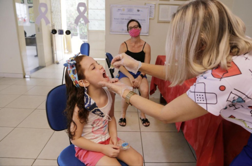Campinas precisa vacinar 30 mil crianças contra a pólio até dia 13; especialistas alertam sobre riscos